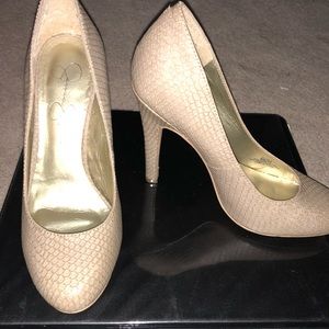 Nude Heels size 6
